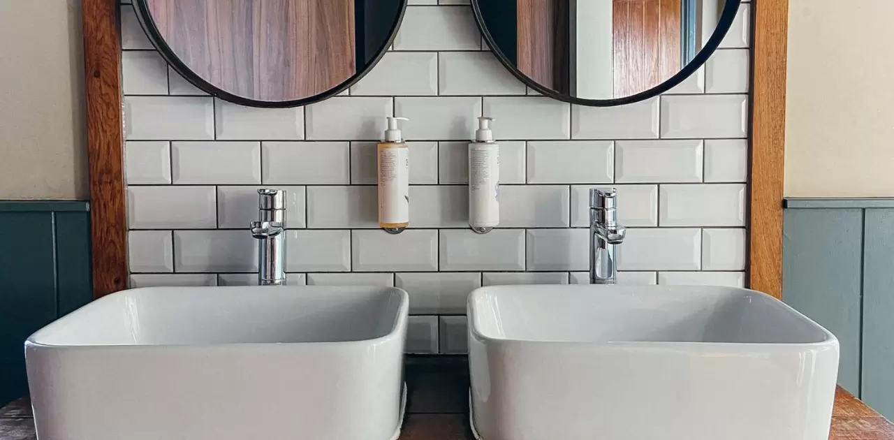 Best-Tile-for-Your-Bathroom-Vanity-Backsplash